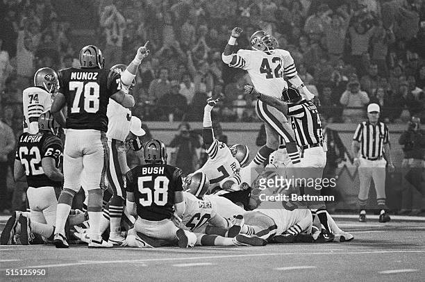 At the Pontiac Silverdome, San Francisco's Ronnie Lott leads the cheering section after the 49ers defense stopped the Bengals on the goal line in the...