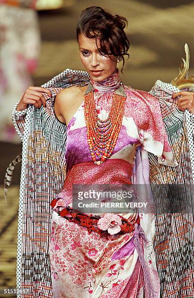 Model presents a creation by Emanuel Ungaro 09 July 2001 in Paris during the Autumn-Winter 2001/2002 haute couture collections. AFP PHOTO PIERRE VERDY