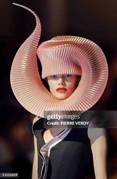 Model presents a creation for British designer Philip Treacy 10 July 2001 in Paris during the Autumn-Winter 2001/2002 haute couture collections. AFP...