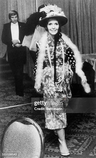 Washington: First Lady Nancy Reagan walks to the stage at the 97th annual Gridiron Dinner 3/27 in her "second hand clothes" outfit.