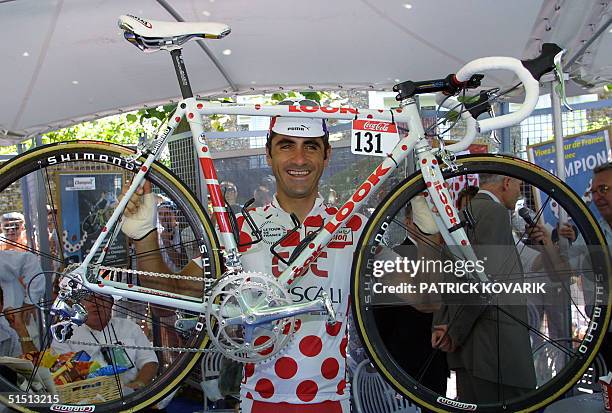 The polka-dot jersey of best climber, leader of the CSC-Tiscali, French Laurent Jalabert poses with his polka-dot bike before the beginning of the...