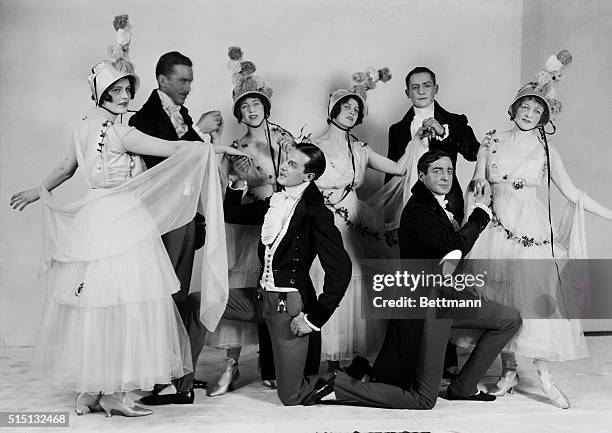 Gavotte group, composed of : Miss Laura C. Canfield, Mr. Felix Doubleday, Miss Mary C. Alexander, Miss Mary C Canfield, Mr. Alex D. Pratt, Miss...