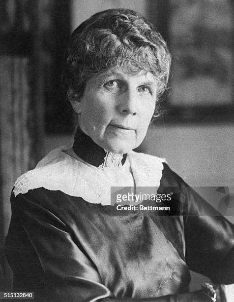 Marion O. Mrs. Warren G. Harding, widow of the late President Harding, is gravely ill here suffering from a recurrence of the kidney trouble with...