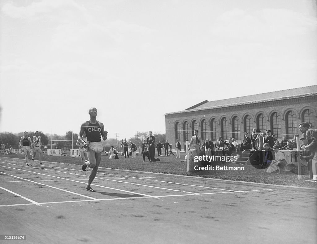 Jesse Owens Setting New World's Record