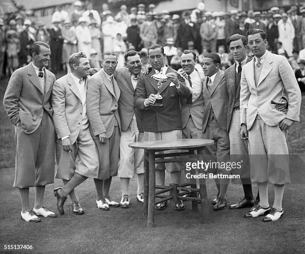 American Pro Golfers win Ryder Cup from Britain. Left to right; Al Waltrous, Bill Melhorn, Diegel Leo, F. Golden, Walter Hagen, Joe Pennoza, Gene...