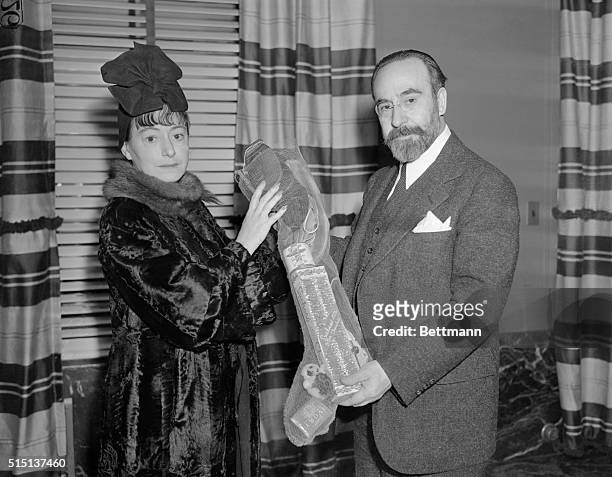 Dorothy Parker, well known author and chairman of Women's Division of North American Committee to Aid Spanish Democracy, [resents a Christmas...