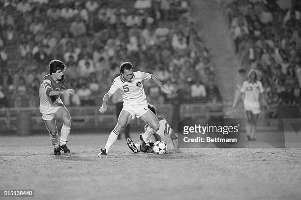 Los Angeles, California: Franz Beckenbauer plays his last game in the United States for the Cosmos against the Club America at the Los Angeles...