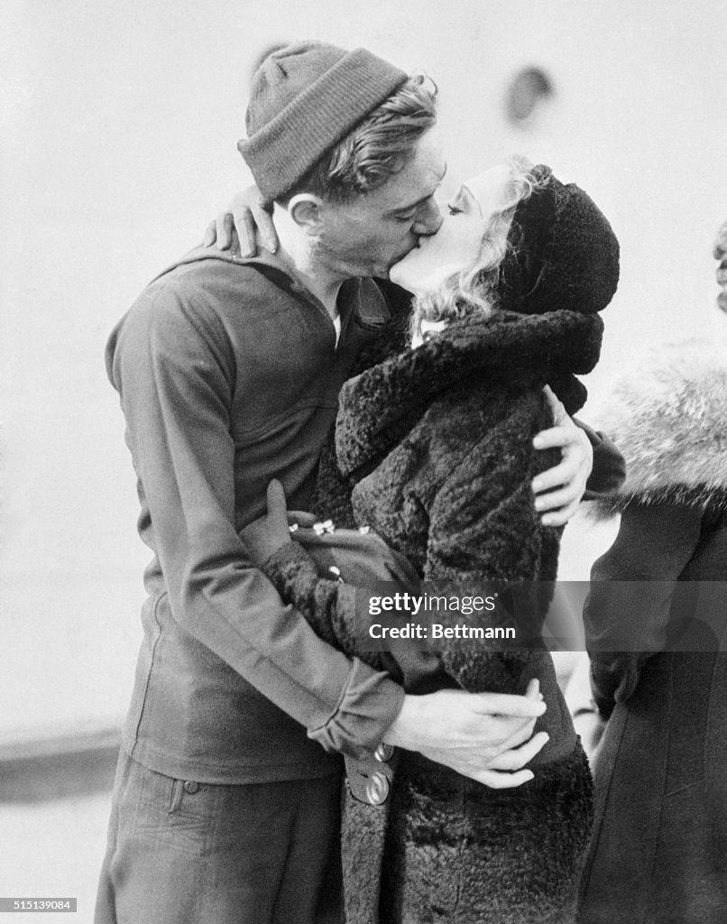 H. Downey Kissing Girlfriend