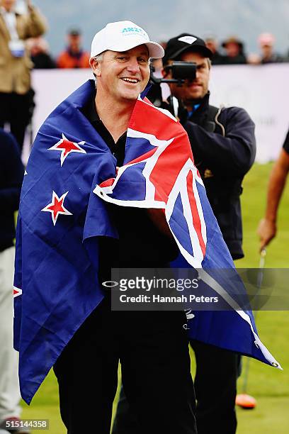 New Zealand Prime Minister John Key wears the New Zealand flag given to him by former Australian cricketer Ricky Ponting during day four of the 2016...