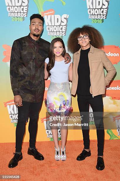 Dancer Jordan Banjo, actress Lilimar and dancer Perri Kiely attend Nickelodeon's 2016 Kids' Choice Awards at The Forum on March 12, 2016 in...
