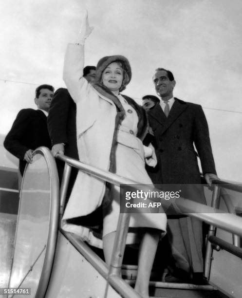 German-born American actress Marlene Dietrich, waves to her fans upon her landing at Paris' Orly airport 20 November 1959. Marlene Dietrich,...