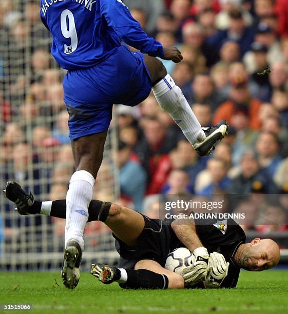 Manchester United's goalkeeper Fabien Barthez of F, News Photo