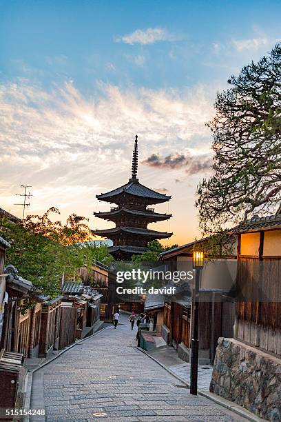 tourists at yasaka pagoda or hokanji temple in kyoto, japan - japanese pagoda bildbanksfoton och bilder