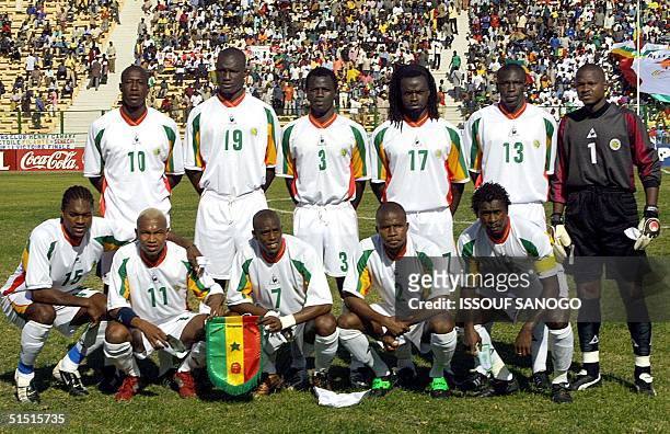 Senegalese national soccer team players pose 07 February 2002 in Bamako before their semi final match of the 2002 African Nations Cup against...