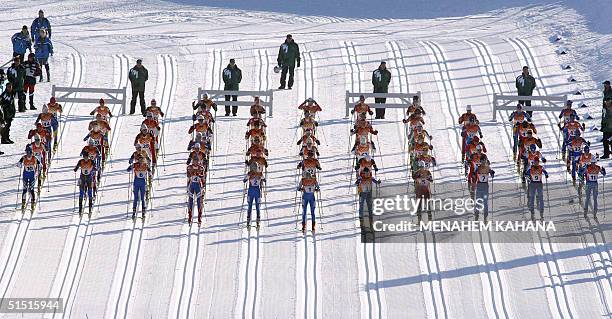 This image shows the start of the Womens 15 km Free Mass Start cross country race at Soldier Hollow, Utah 09 February 2002. Stefania Belmondo of...