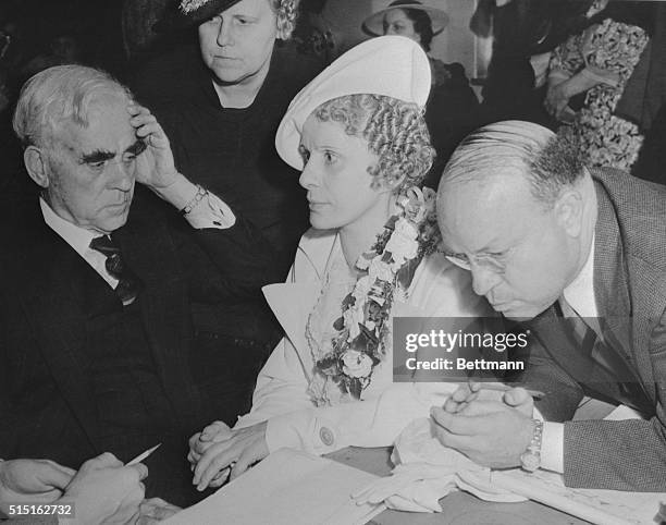 Aimee Semple McPherson, pictured in a Los Angeles CA. Court, April 14th, talking with Attorney's Joseph Scott, left and Willedd Andrews, who is being...