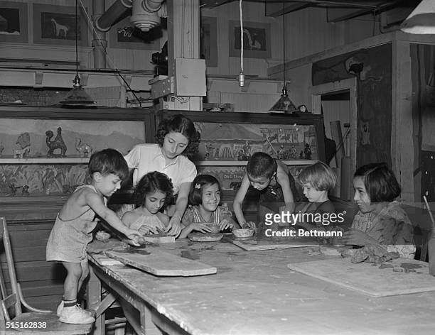 Children attend a pottery class at Jane Addams's Hull-House.