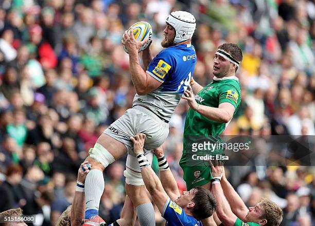 Alistair Hargreaves of Saracens grabs the ball before Matt Symons of London Irish during the Aviva Premiership match on March 12, 2016 at Red Bull...