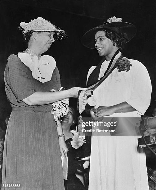 Springarn Logo Spingarn Award Photos and Premium High Res Pictures - Getty Images