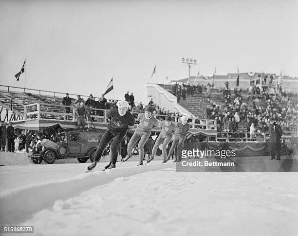This is a photo of the 1932 Winter Olympics and the men's 1,500 meter skating race with Alex Hurd of Canada leading.