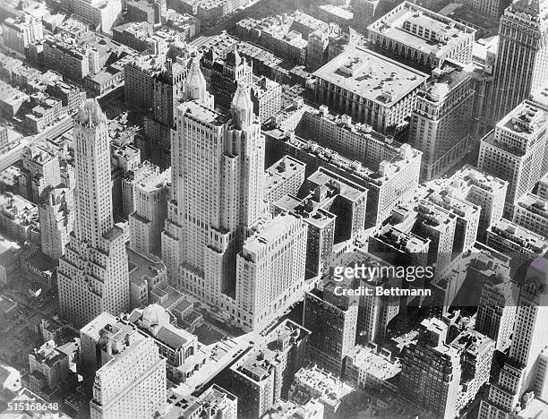 New York City: Looking down at Waldorf-Astoria which stands on the full square block between 49th and 50th streets, held fore and aft by Park avenue...