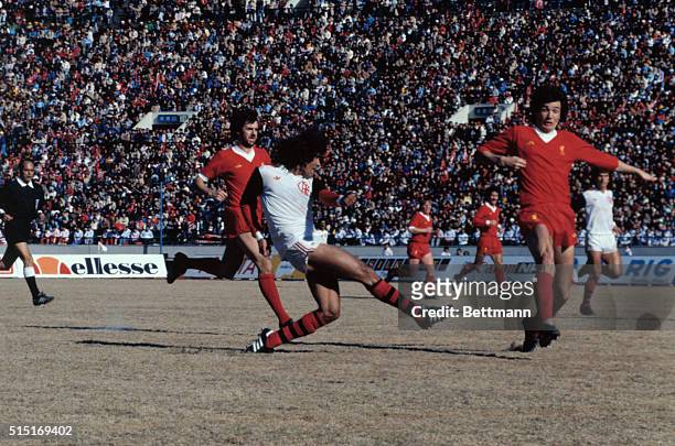 Tokyo: Forward Nunes scored third goal for Flamengo of Brazil while England's Liverpool goalkeeper Bruce Grobberlaar dives to the ball during the...