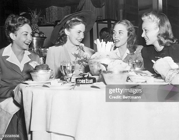 New York, New York- Joan Leslie, who you will recall, is in town to invite Mayor LaGuardia to Los Angeles for their founders day celebration is shown...