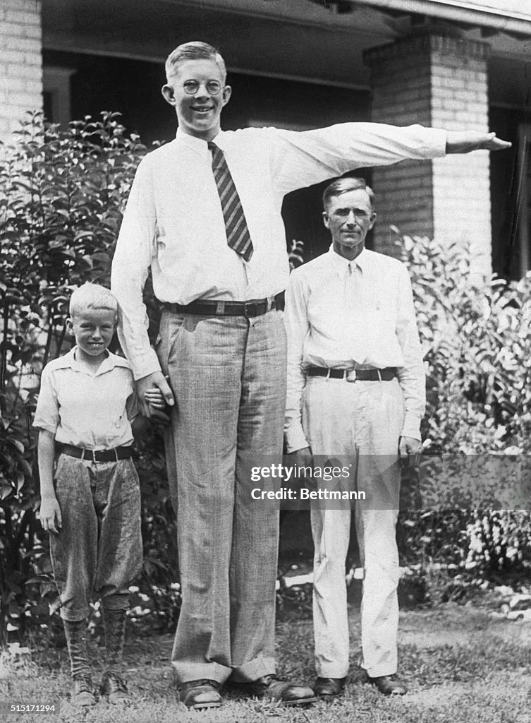 Robert Wadlow with Father and Brother