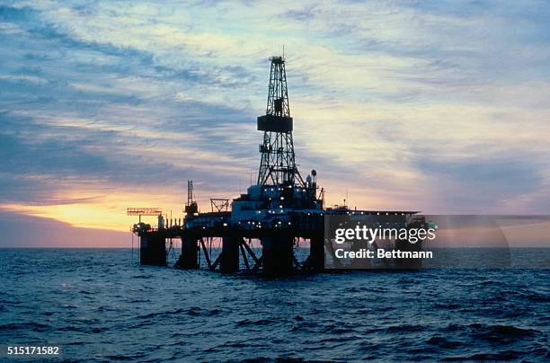Retro Oil Rigs 1,179 Vintage Oil Rig Stock Photos, High-Res Pictures, and Images ...