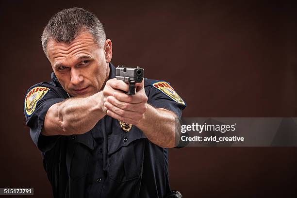 police officer aiming handgun - police training stock pictures, royalty-free photos & images