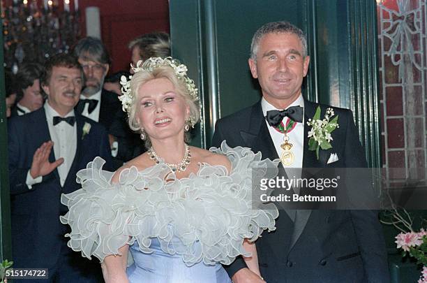 Los Angeles: Zsa Zsa Gabor & Prince Frederick von Anhalt smile at reporters as they make a brief appearance outside her Bel Air mansion 8/14 after...