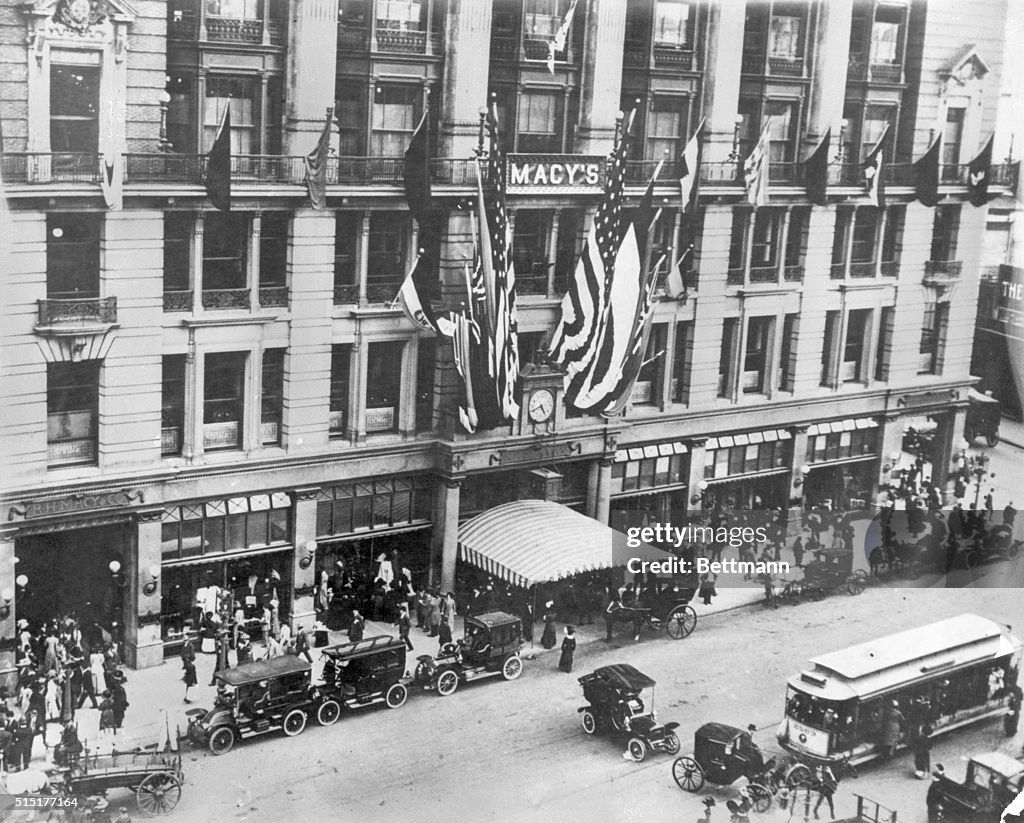 Exterior View Of Macy'S In Nyc, 1910