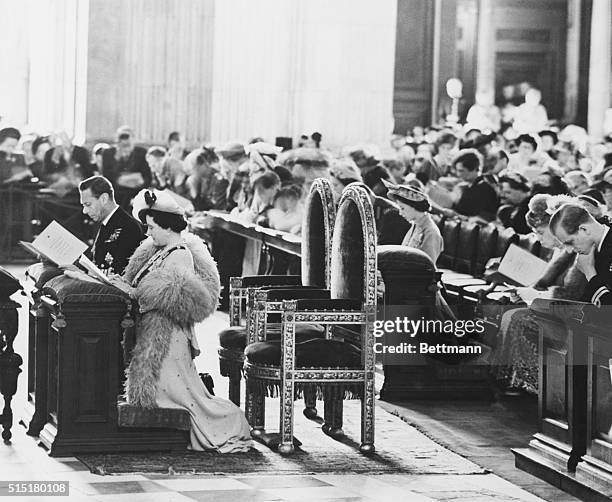 London, England: King George and Queen Elizabeth are shown kneeling in St. Paul's Cathedral during the special Thanksgiving service commemorating the...