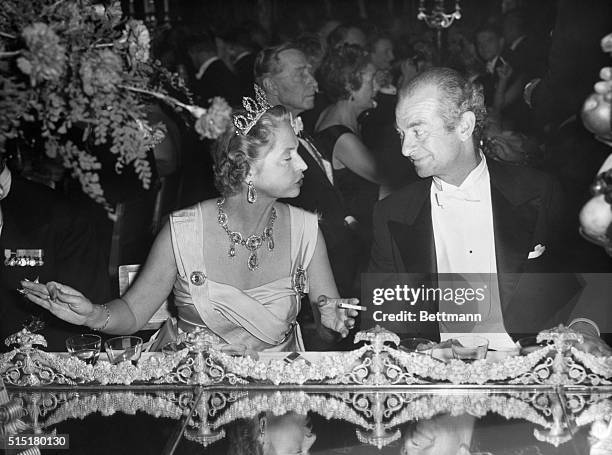 Nobel Prize winner Linus Pauling chats with Princess Sibylla at the awards banquet in Stockholm, 1954.