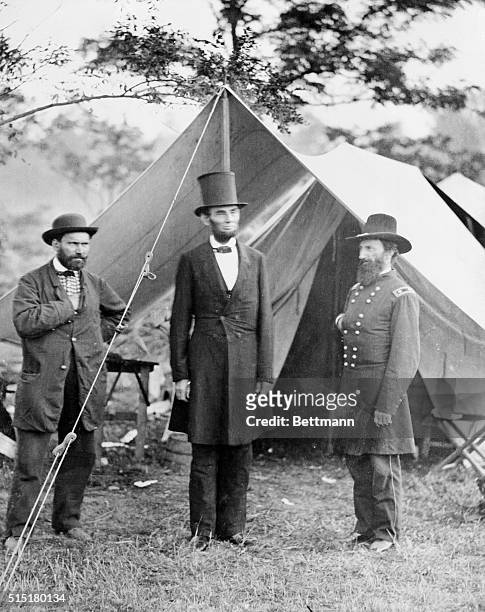 President Abraham Lincoln , flanked by Major Allan Pinkerton of the Pinkerton National Detective Agency and General John A. McClernand , visits the...