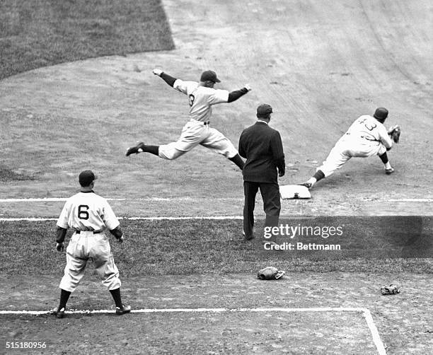 Chicago, IL:Original caption reads as follows:Thus did the play-by-play account of the first inning of the fourth game of the World's Series, at...