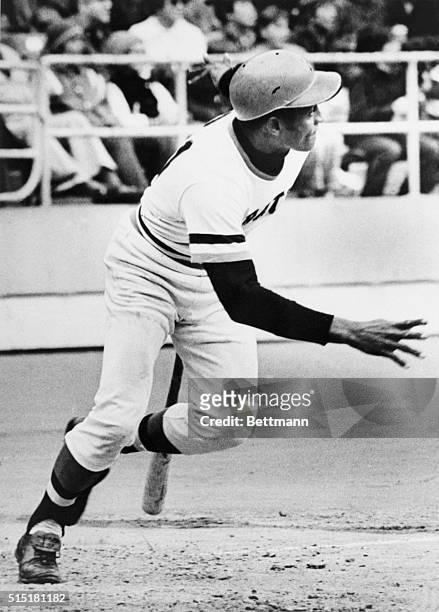 Pittsburgh, PA - Roberto Clemente's eyes follow the ball as he drops his bat and heads for first base during the fourth inning of the Pirates-Mets...