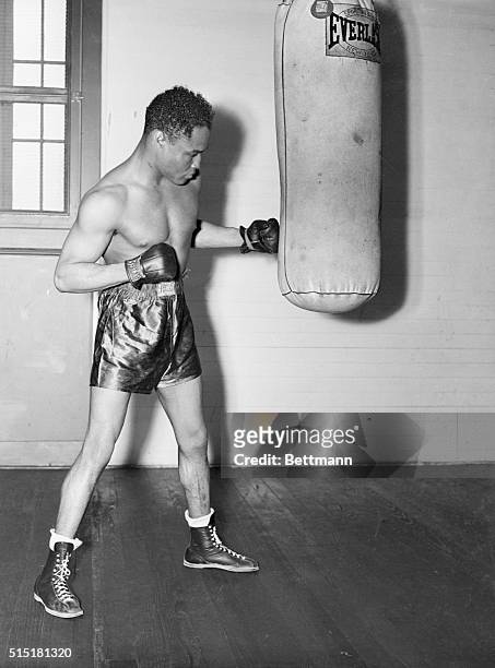Pompton Lakes, NJ- Featherweight champion Henry Armstrong, who meets Barney Ross in the welterweight title fight in the Madsion Square Garden Bowl,...