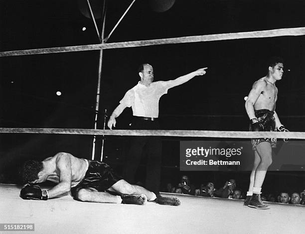 Chicago, IL- Joe Louis knocks out Jim Braddock in the eighth round of their 6/22 fight in Chicago.