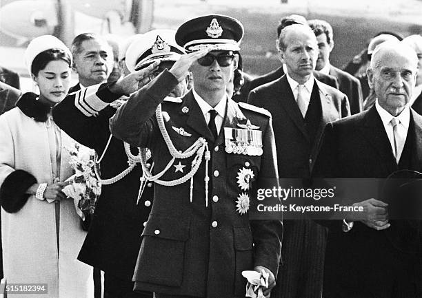 King Bhumibol Adulyadej of Thailand, aka Rama IX, and austrian president Adolf Scharf during the national anthems in Vienna, Austria - Behind them,...