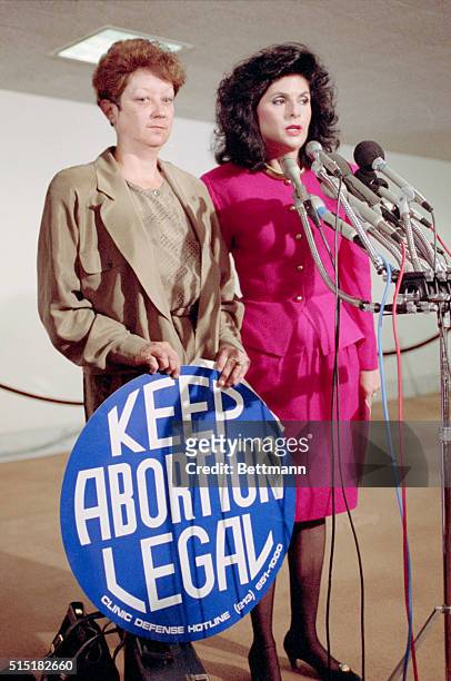 Norma McCorvey with her Attorney Gloria Allred, 18th September 1990. McCorvey is the pseudonymous "Jane Roe" from the landmark American legal case...