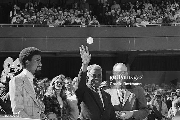 Cincinnati Ohio : Hall of famer Jackie Robinson is honored Oct. 15th, prior to the second game of the world series in Cincinnatti. Robinson was...