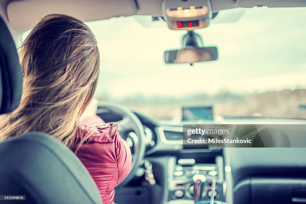 Mulher Carro de Condução