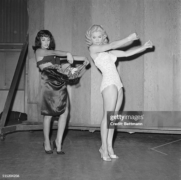 195 Archive 1950s Burlesque Stock Photos High Res Pictures And Images 195-archive-1950s-burlesque-stock-photos-high-res-pictures-and-images