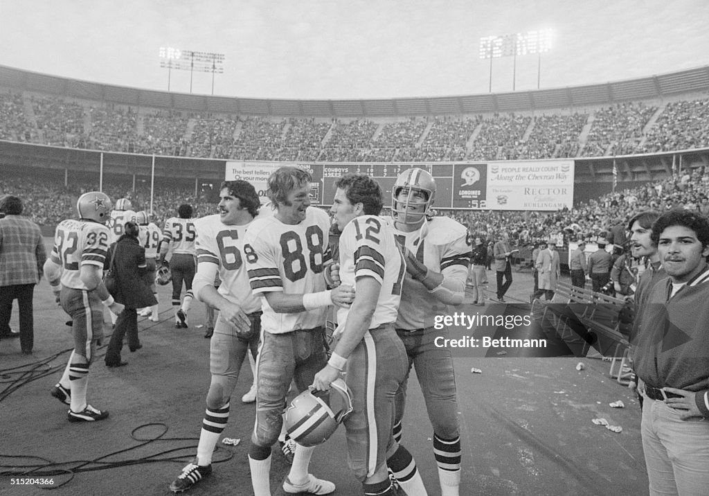 Roger Staubach Congratulates Ron Sellers