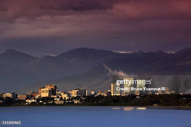 skyline of downtown anchorage - アンカレッジ ストックフォトと画像