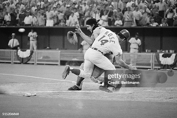 Cincinnati, OH- On a single to center hit by Chicago Cubs' Jim Hickman, Cincinnati Reds' Pete Rose scores the winning run in the 12th inning,...
