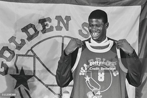 Oakland, Calif.: Golden State Warriors' top draft pick Chris Washburn, the 3rd player taken in the NBA draft, displays his new Warrior jersey during...