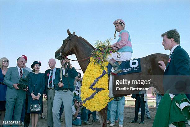 Jockey William Shoemaker smiles as he rides Ferdinand, the 1986 Kentucky Derby winner, into the Winner's Circle at Hollywood Park 11/21 after winning...