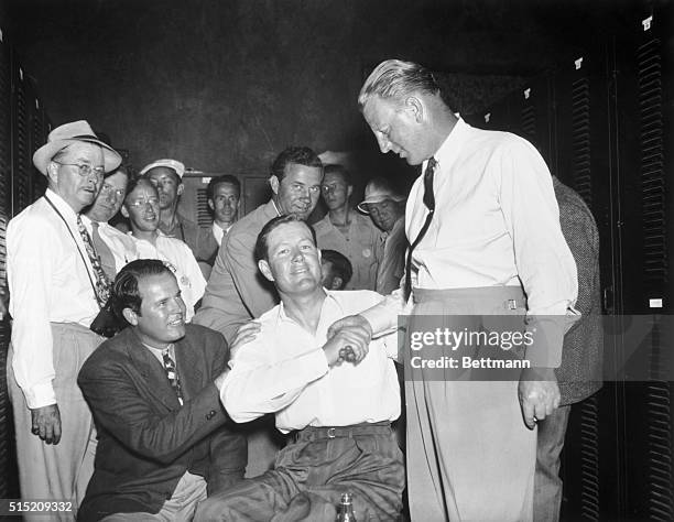 Byron Nelson, the 1939 U.S. Open champ is congratulated by Ralph Guldahl, last year's winner, and Craig Wood, runner up.